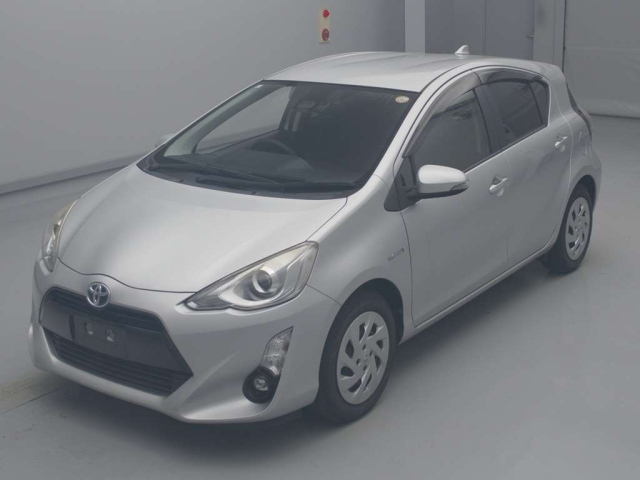 TOYOTA AQUA 2017