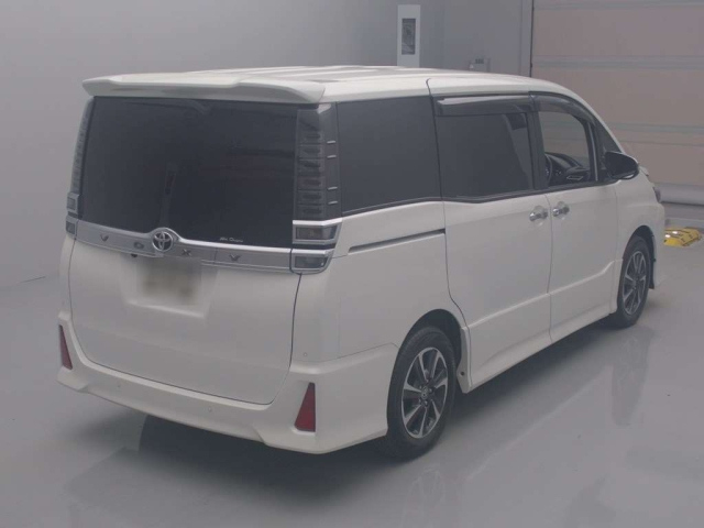 TOYOTA VOXY 2019