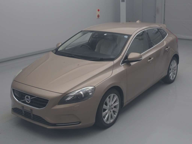 VOLVO V40 2013