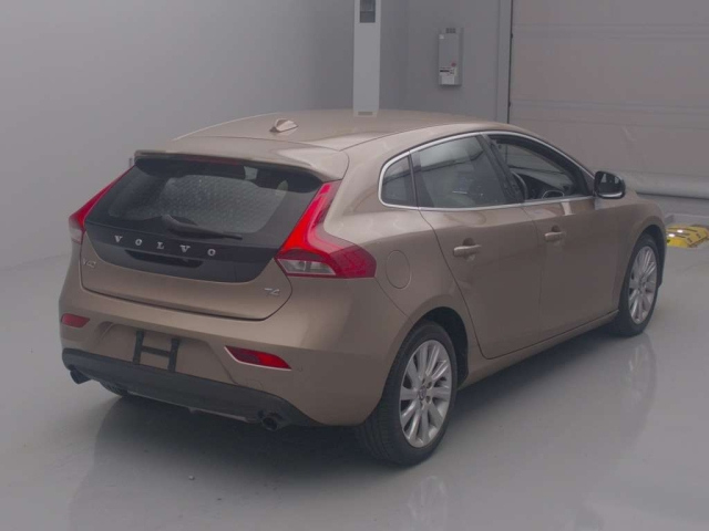 VOLVO V40 2013