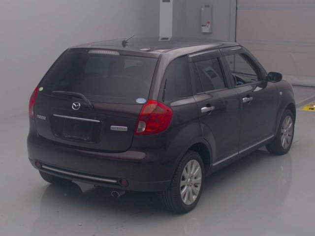 MAZDA VERISA 2010