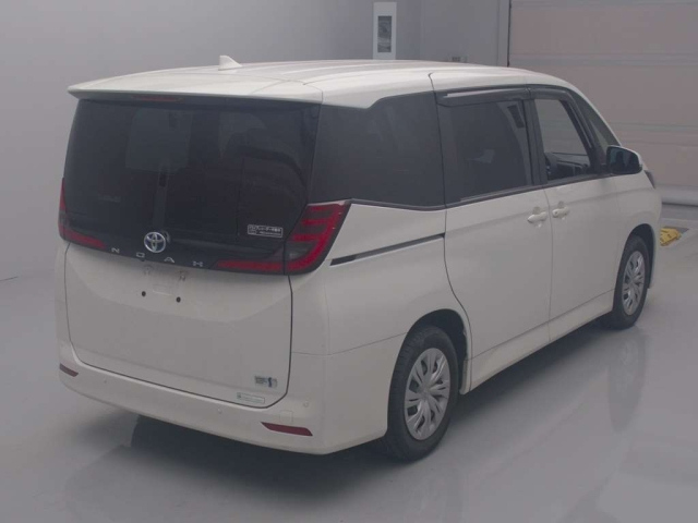 TOYOTA NOAH 2022