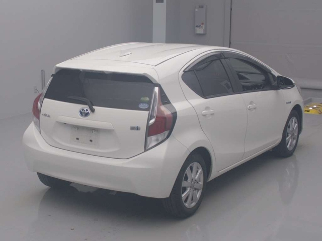 TOYOTA AQUA 2016