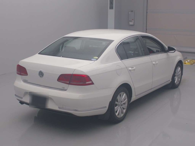 VOLKSWAGEN PASSAT 2011