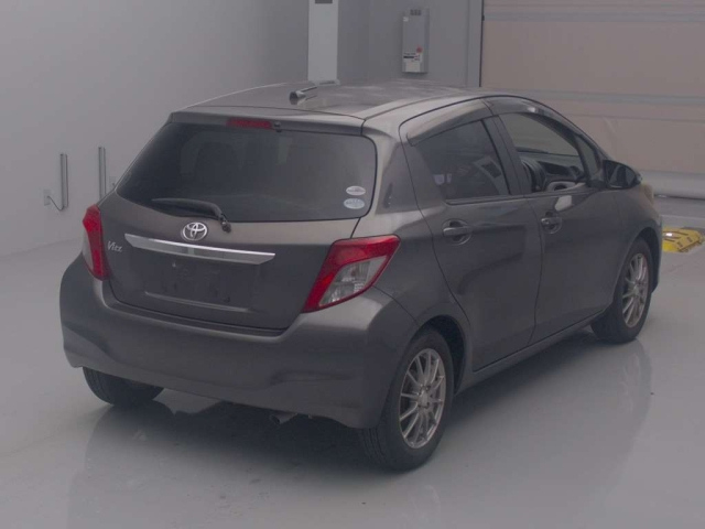 TOYOTA VITZ 2012
