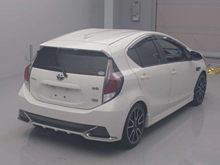 TOYOTA AQUA 2015