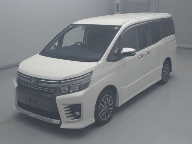 TOYOTA VOXY 2017