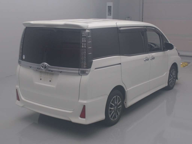 TOYOTA VOXY 2017