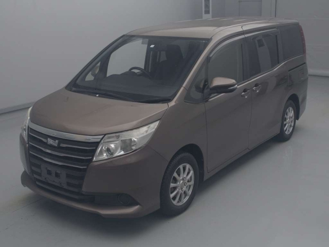TOYOTA NOAH 2014