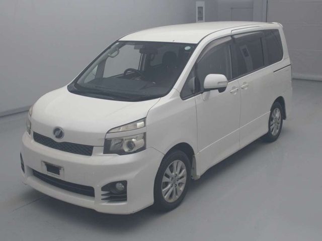 TOYOTA VOXY 2010
