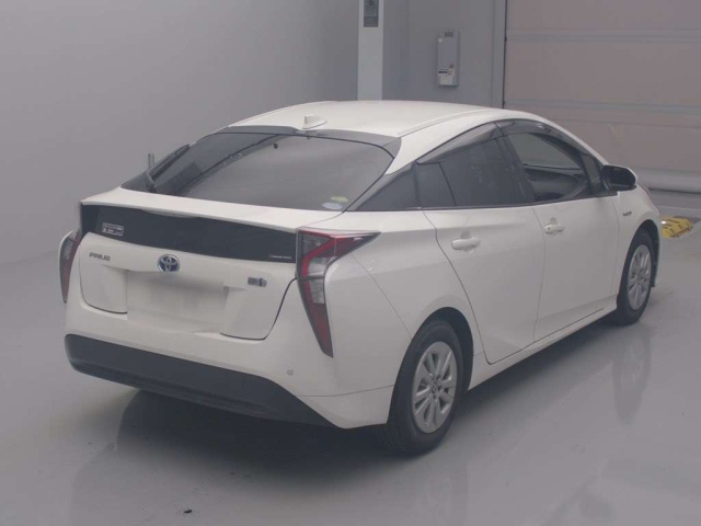 TOYOTA PRIUS 2016