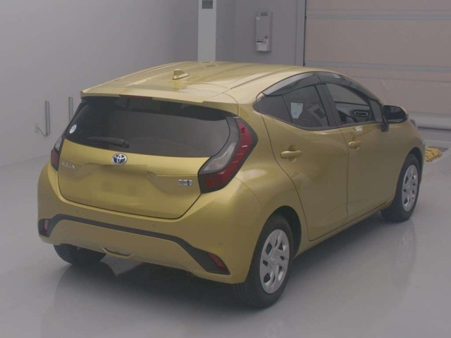 TOYOTA AQUA 2022