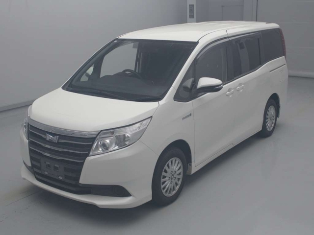 TOYOTA NOAH 2015
