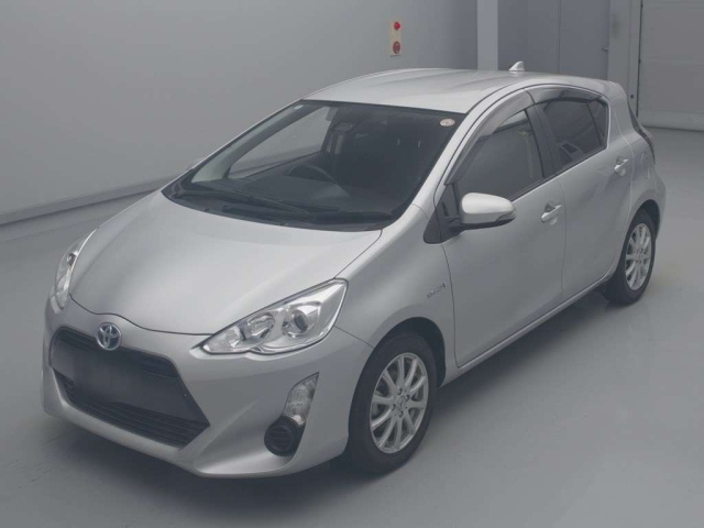 TOYOTA AQUA 2016