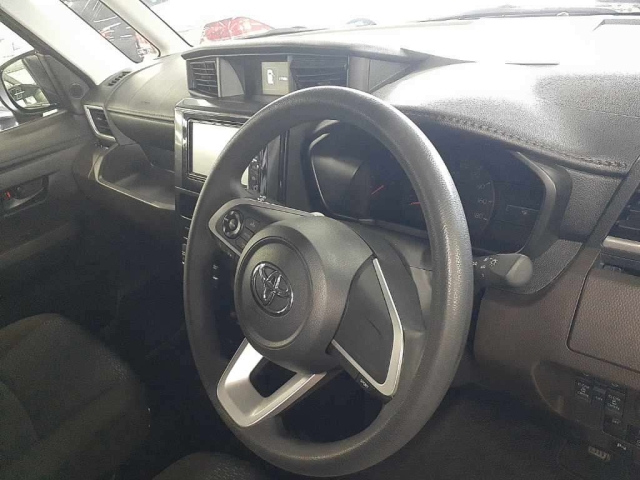 TOYOTA ROOMY 2022