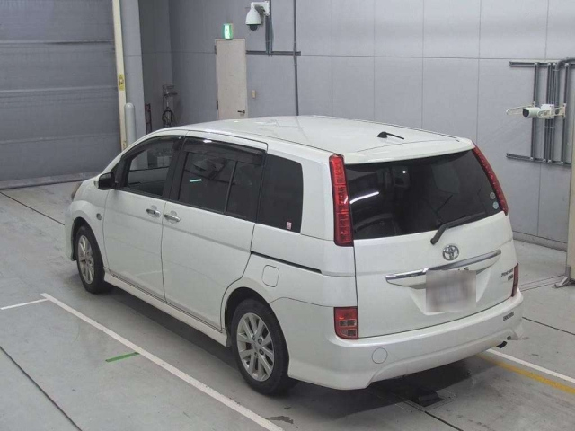 TOYOTA ISIS 2010