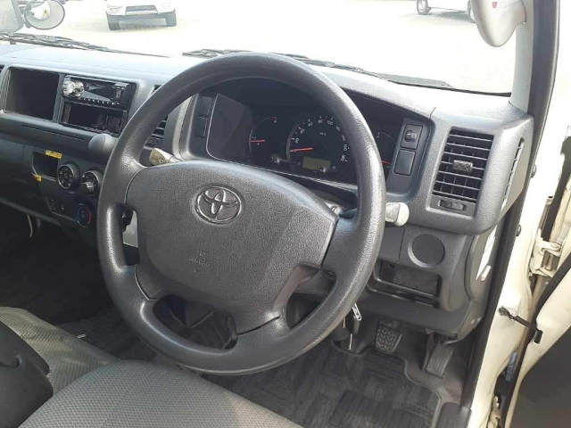 TOYOTA HIACE 2014