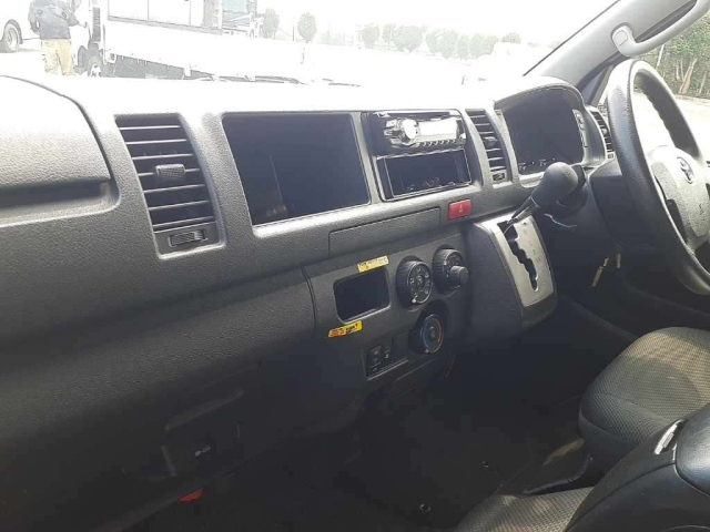 TOYOTA HIACE 2014