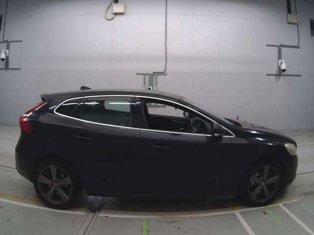 VOLVO V40 2013