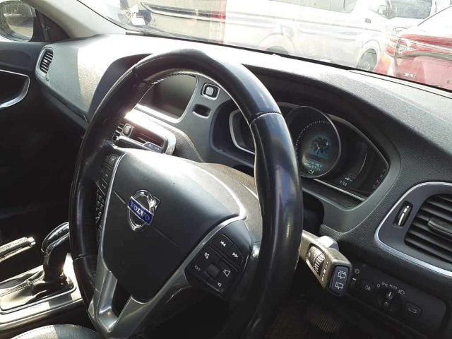 VOLVO V40 2013