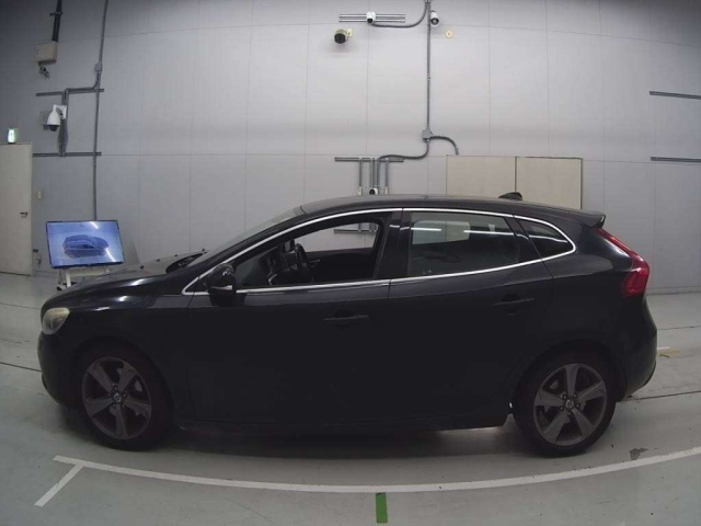 VOLVO V40 2013
