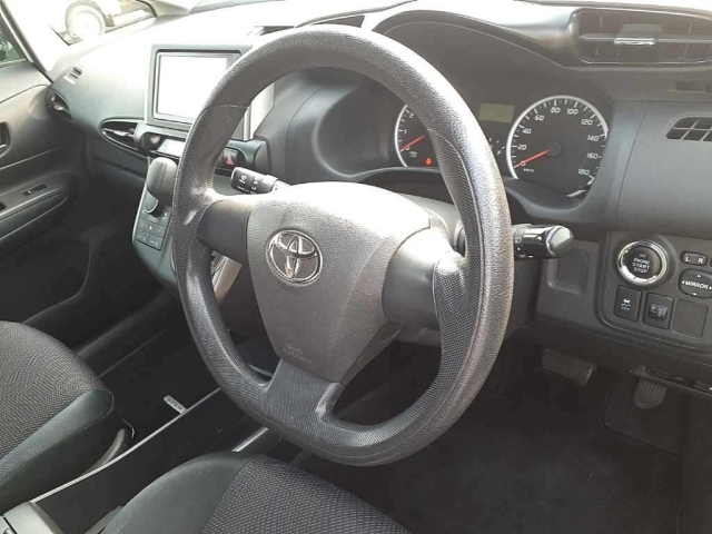 TOYOTA WISH 2013