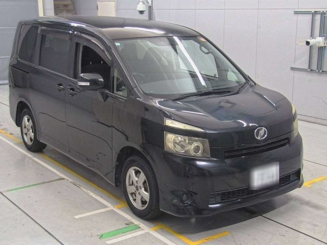 TOYOTA VOXY 2009