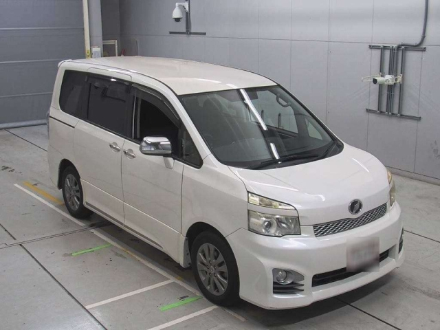 TOYOTA VOXY 2012