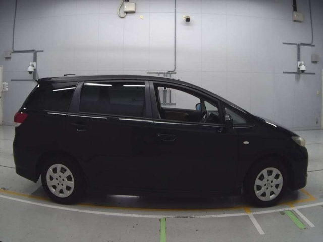 TOYOTA WISH 2011