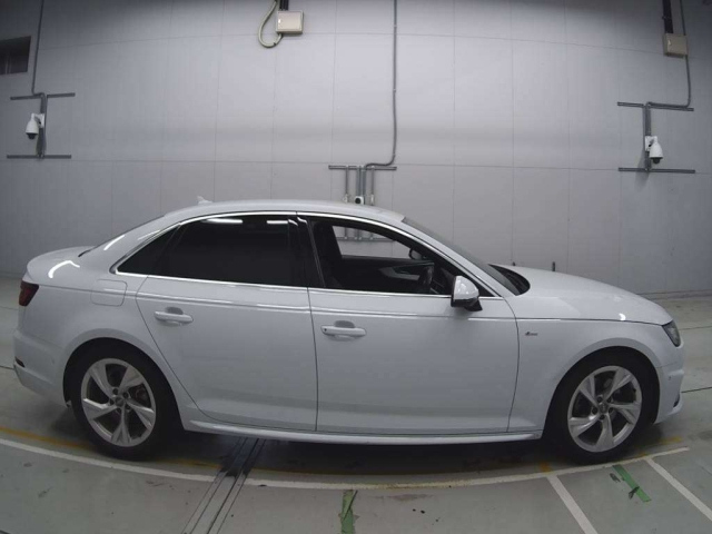 AUDI A4 2019