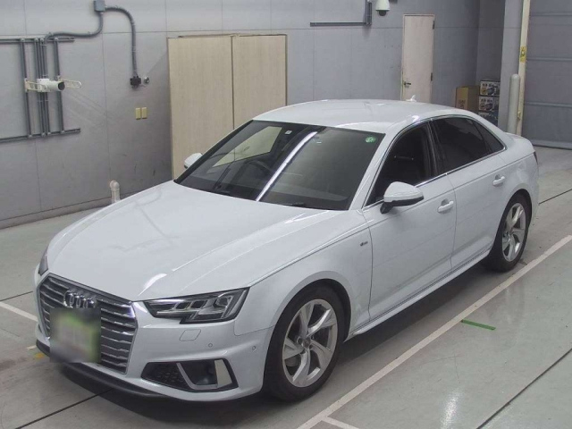 AUDI A4 2019