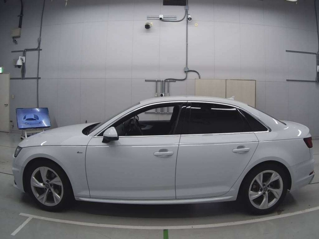 AUDI A4 2019