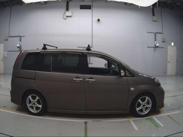 TOYOTA ISIS 2010