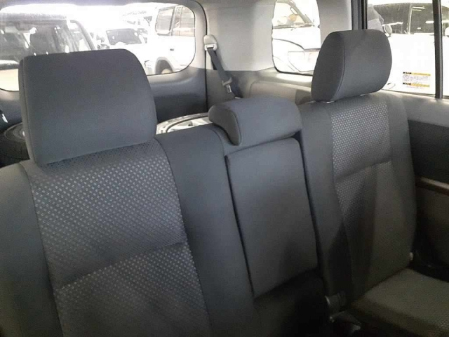 TOYOTA ISIS 2010