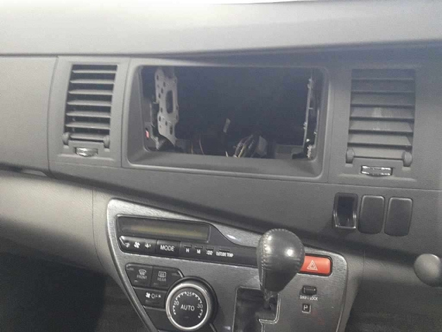 TOYOTA ISIS 2010