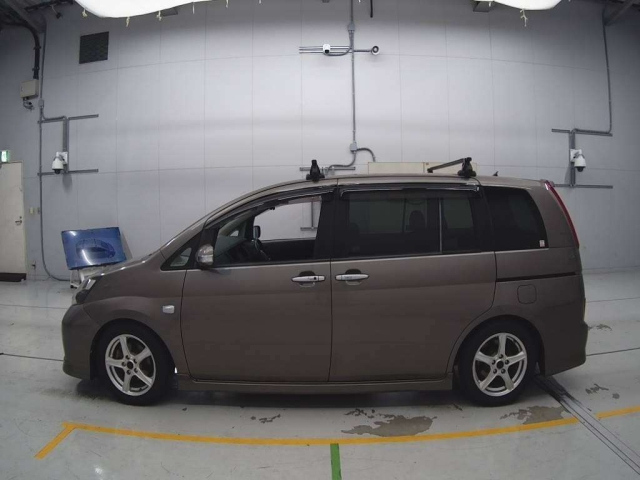 TOYOTA ISIS 2010