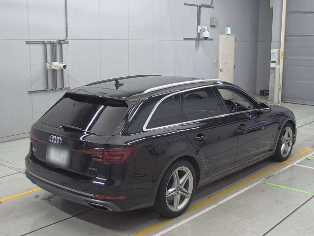 AUDI A4 2019