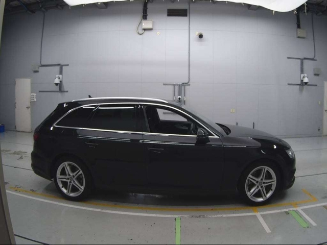 AUDI A4 2019