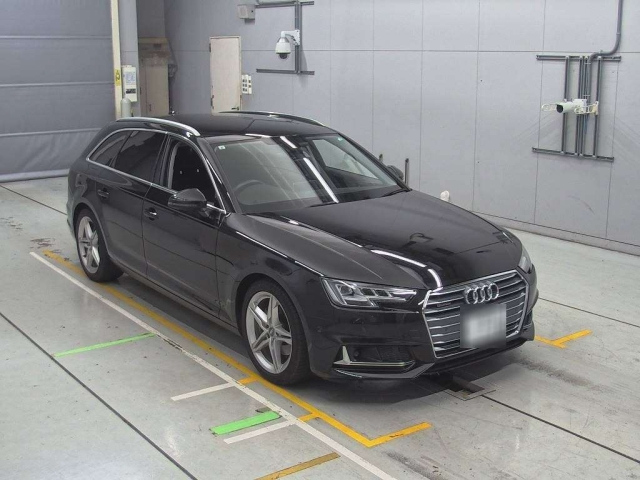 AUDI A4 2019