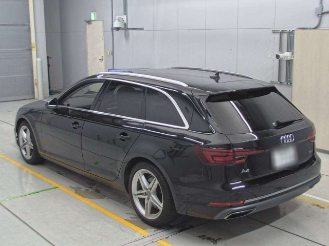 AUDI A4 2019