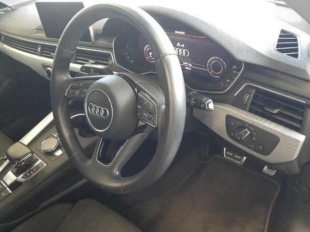 AUDI A4 2019