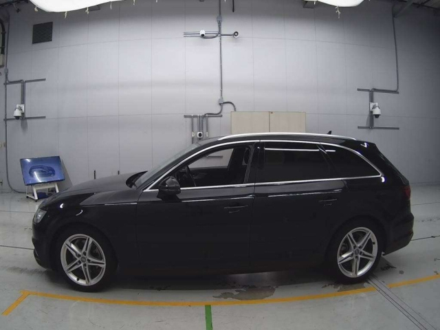 AUDI A4 2019