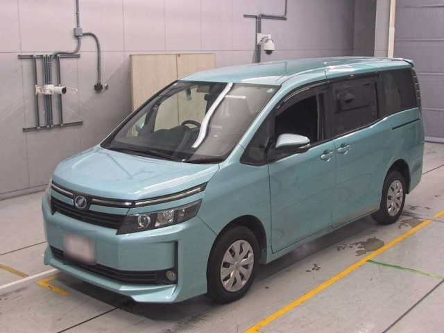 TOYOTA VOXY 2014