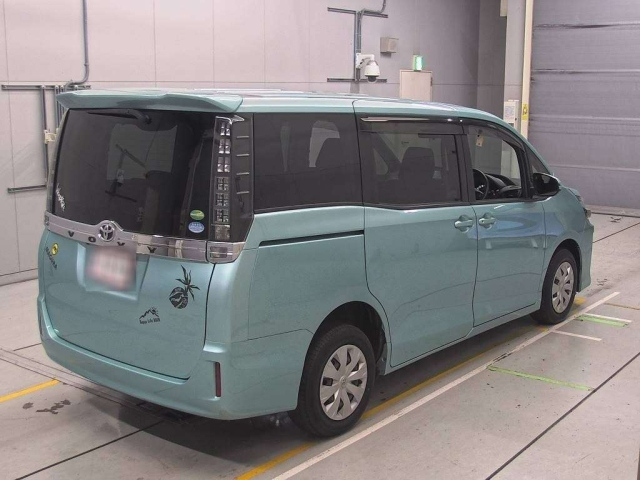 TOYOTA VOXY 2014