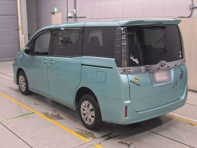 TOYOTA VOXY 2014