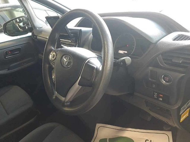 TOYOTA VOXY 2014