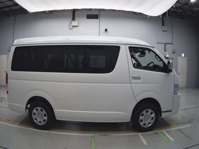 TOYOTA HIACE 2025