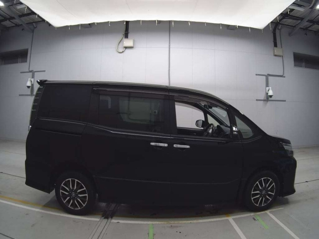 TOYOTA VOXY 2016