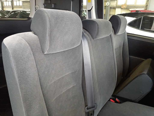 TOYOTA NOAH 2010