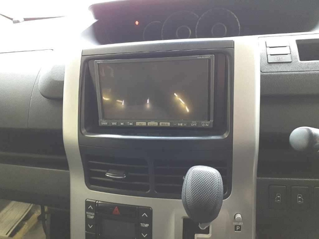 TOYOTA NOAH 2010